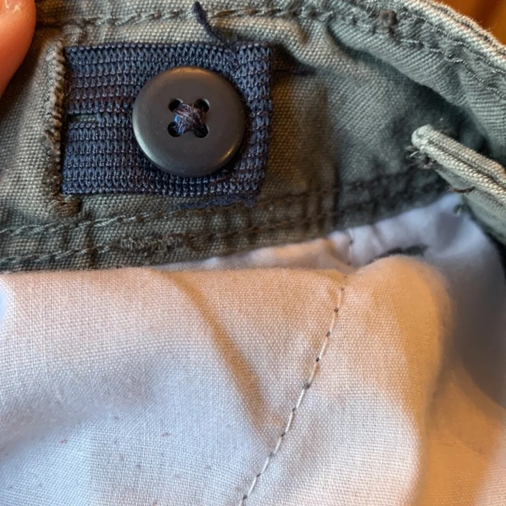 Carter’s boys 5 gray woven cargo 4 pockets button zip lightweight rip on back